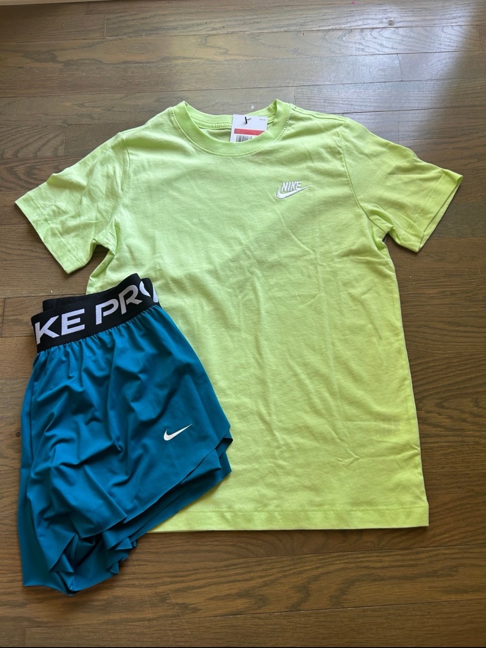 NWT Nike Girls set size Large